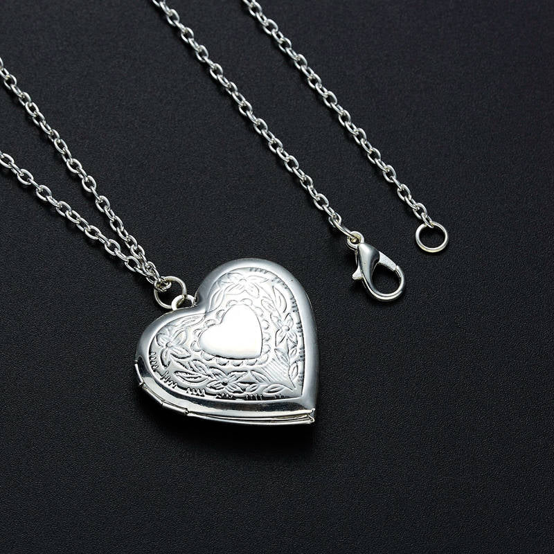 "Romantic Heart Locket Necklace - Cherish Special Moments with Your Loved Ones - Delicate Silver Chain - Captivating Valentine's Day or Family Gift"