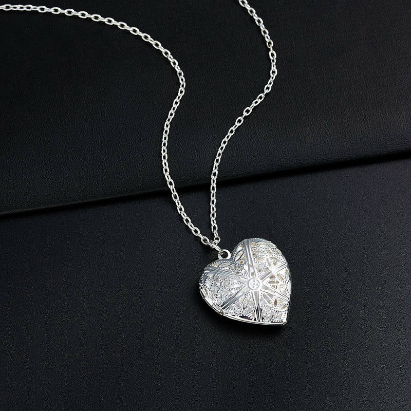 "Romantic Heart Locket Necklace - Cherish Special Moments with Your Loved Ones - Delicate Silver Chain - Captivating Valentine's Day or Family Gift"